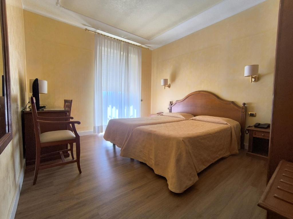 Postel nebo postele na pokoji v ubytování Mariano IV Palace Hotel