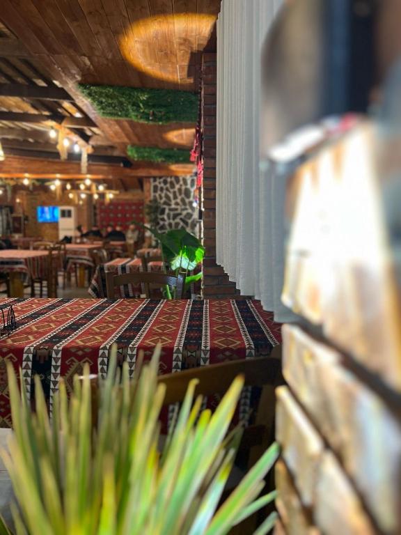 TE BUJTINA HOTEL- Cozy Stay with Traditional Breakfast Near Beach