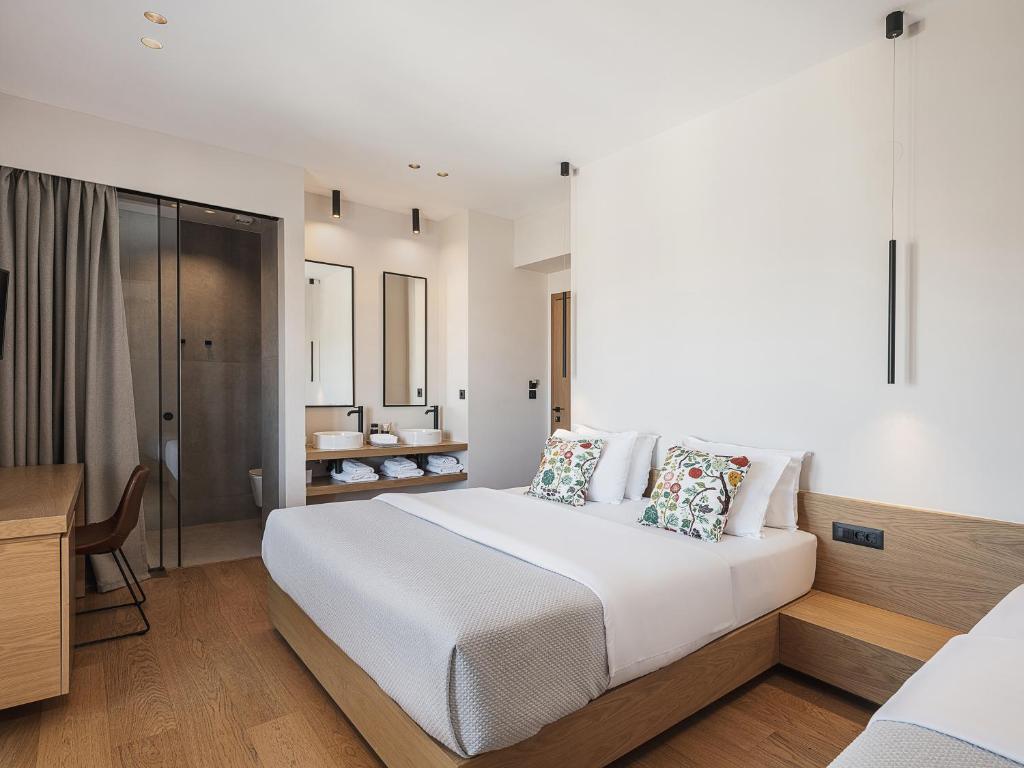 Postel nebo postele na pokoji v ubytování Theofilos City Hotel