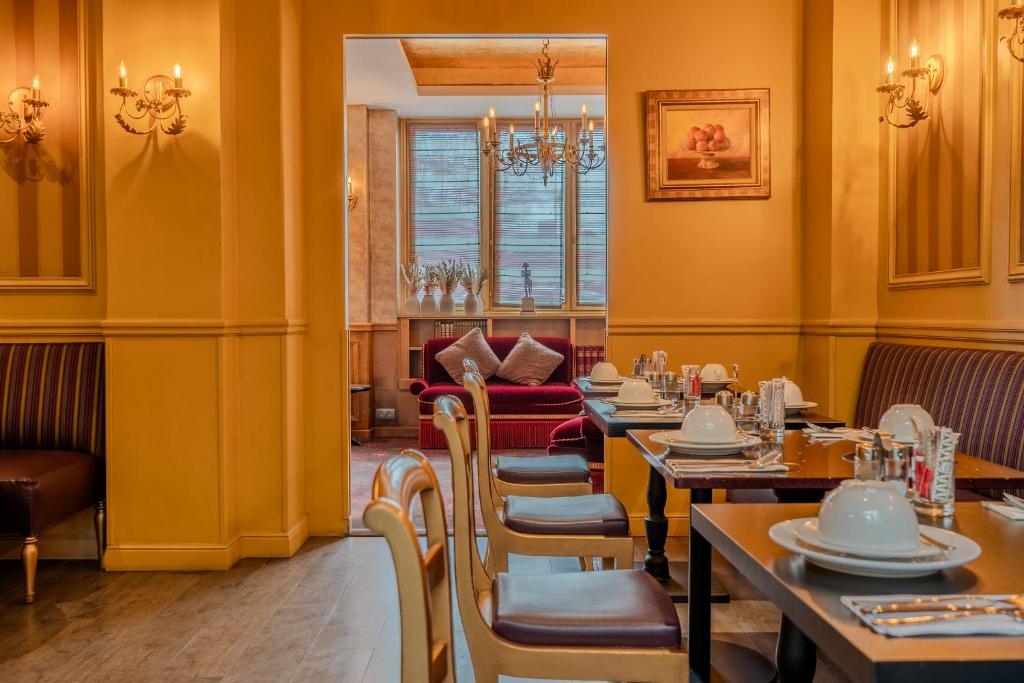 Hotel de L'Empereur by Malone - Resim 11