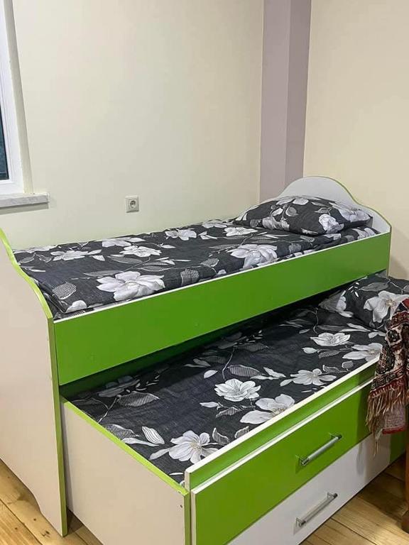 Postel nebo postele na pokoji v ubytování Hangstyan tun antarayin