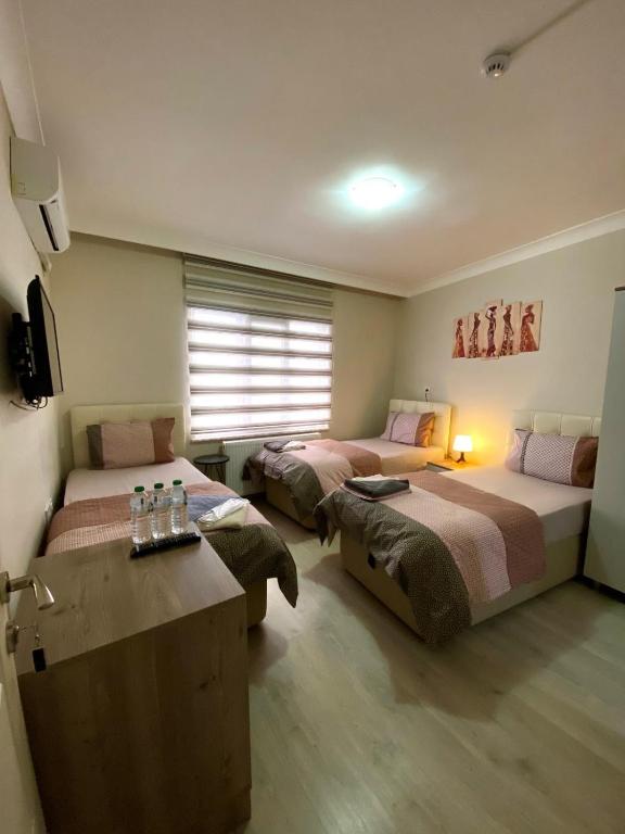 Postel nebo postele na pokoji v ubytování TEKİNLER OTEL