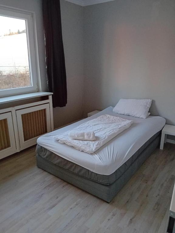 Zimmer in Landstuhl - Large Double Or Twin Room