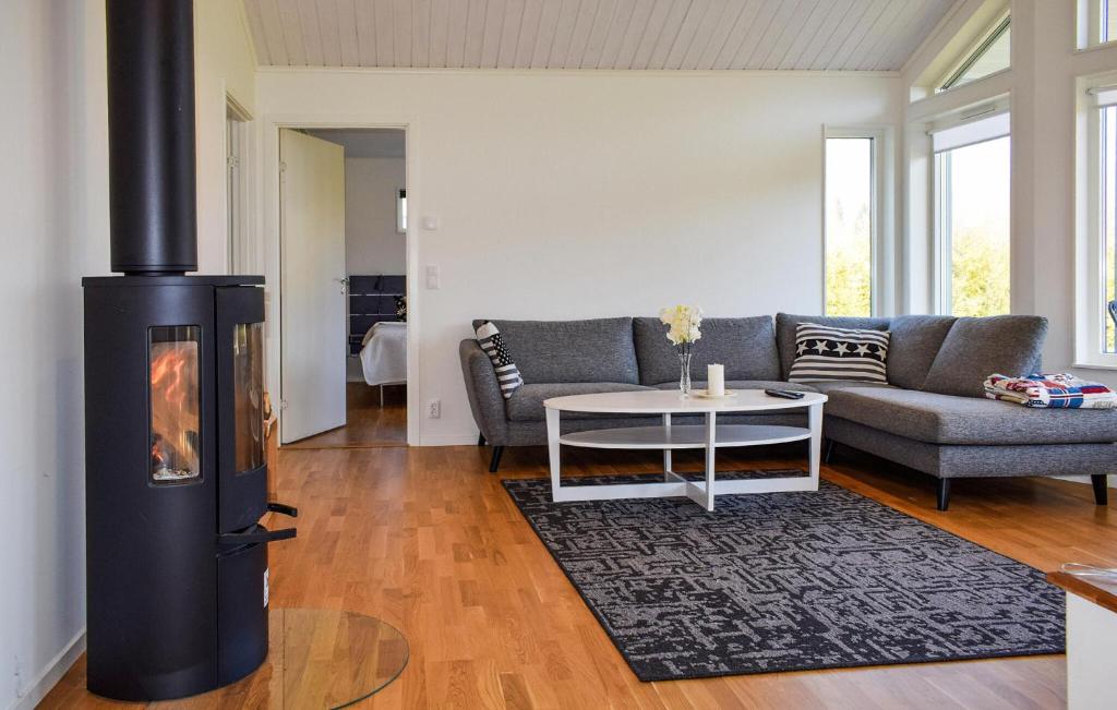 Posezení v ubytování Beautiful Home In Sölvesborg With Wifi