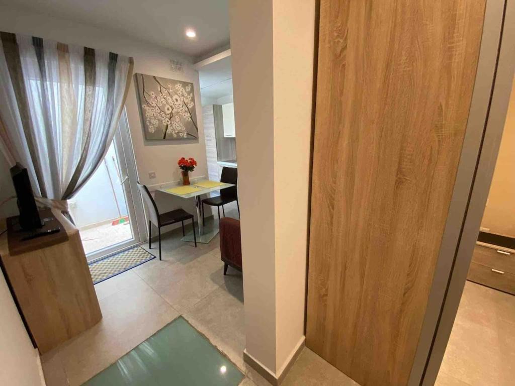 Fotografie z fotogalerie ubytování Seafront Studio Apartment v destinaci Marsaskala