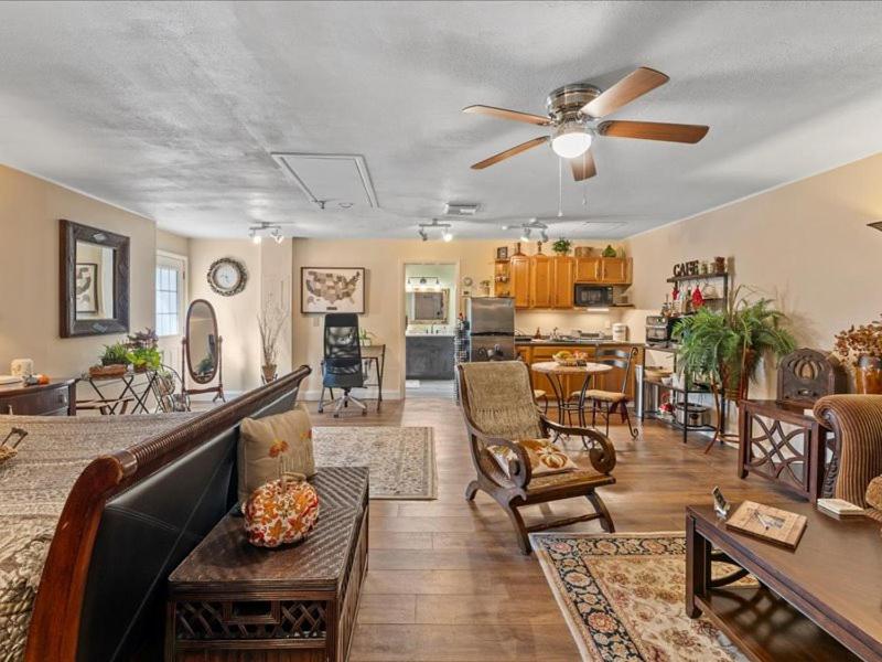 College Park-Orlando 5Star Villa Oasis - Home Away From Home - QUIET Neighborhood-PRIVATE Botanical Courtyard - mins from EOLA,DT, Winter Park - Free Parking & EV Plug In photo