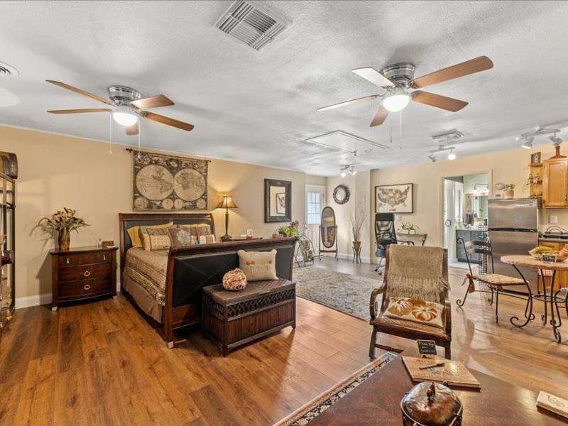 College Park-Orlando 5Star Villa Oasis - Home Away From Home - QUIET Neighborhood-PRIVATE Botanical Courtyard - mins from EOLA,DT, Winter Park - Free Parking & EV Plug In photo