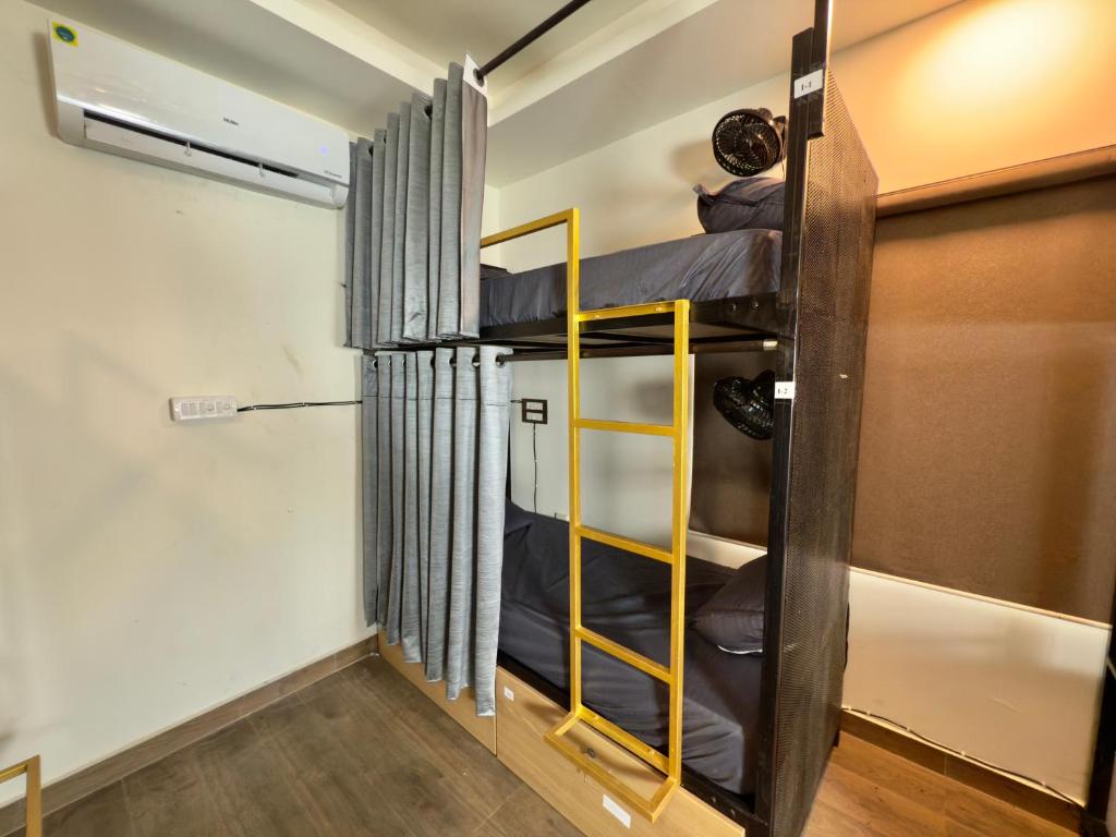 Palanda nebo palandy na pokoji v ubytování POCOYO - BACKPACKERS HOSTEL - Omr