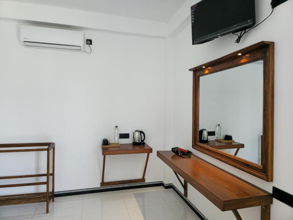 TV a/nebo společenská místnost v ubytování Lion See Hotel - Sigiriya