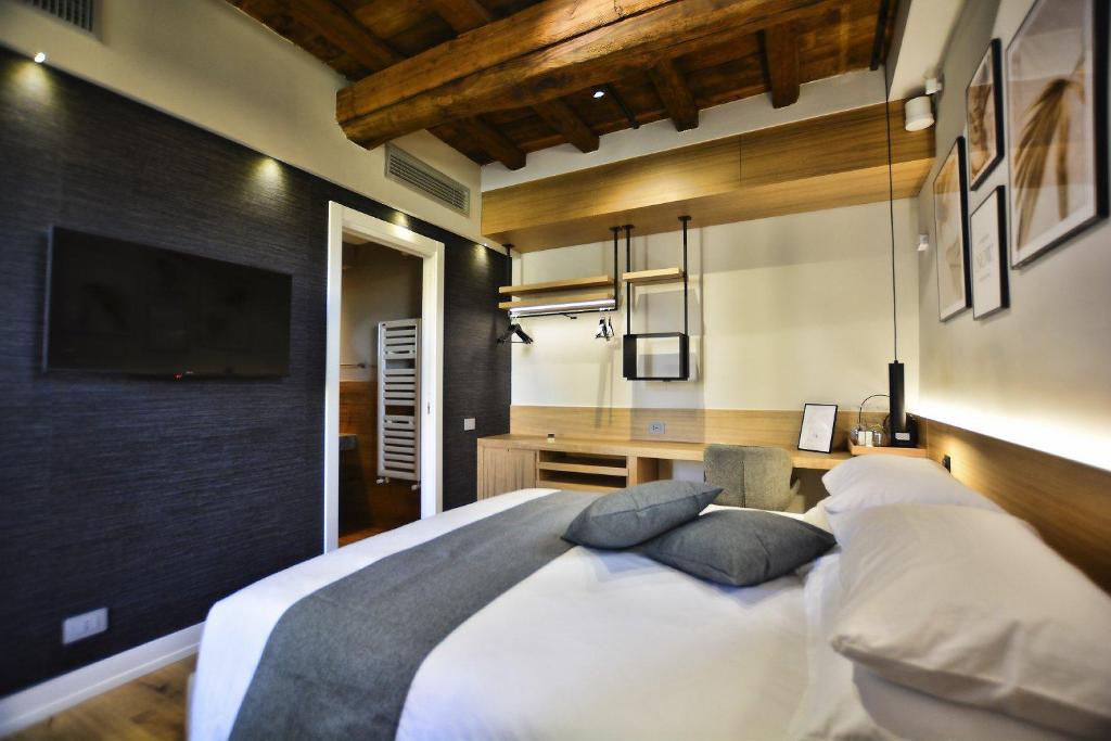 Corte Sospesa Guest House & Spa - Deluxe Double Room With Shower