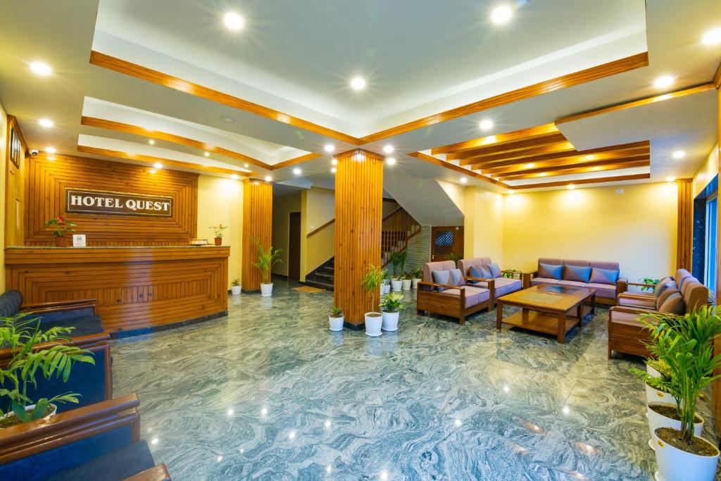 Ruang duduk di Hotel Quest