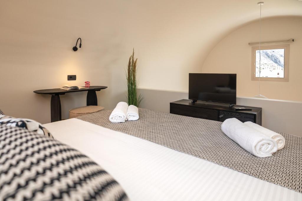 TV a/nebo společenská místnost v ubytování Depalyma Suites