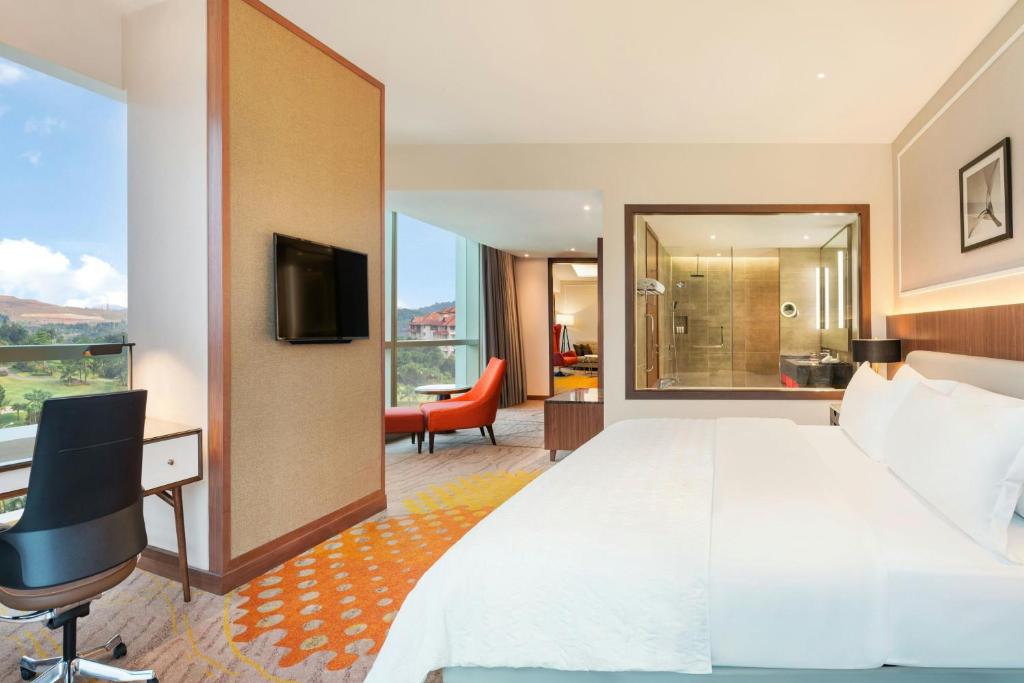 Postel nebo postele na pokoji v ubytování Le Meridien Putrajaya