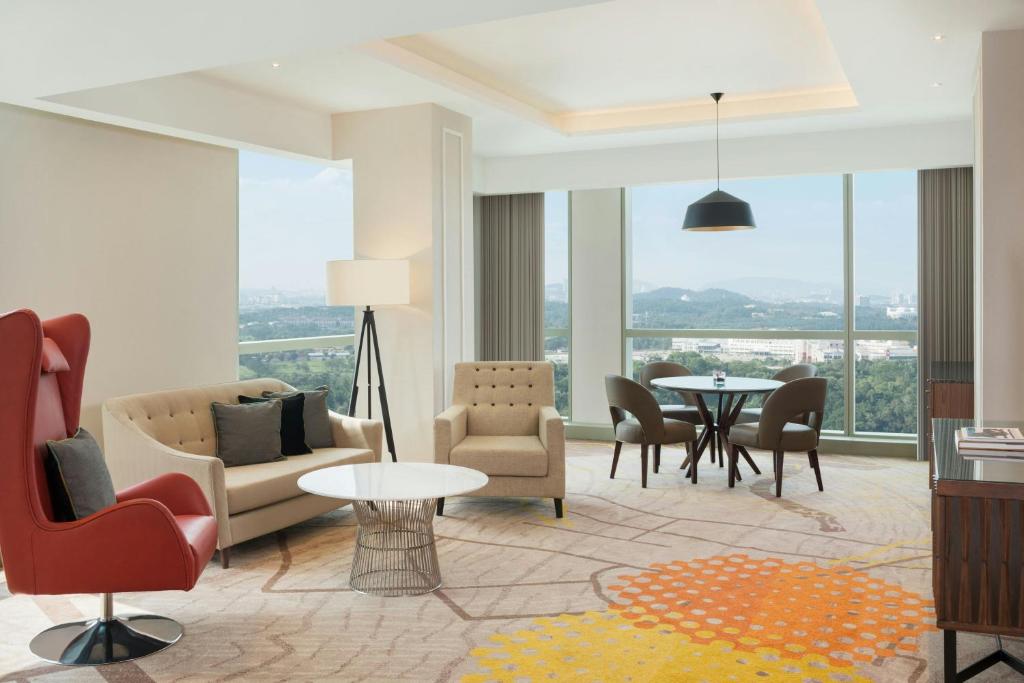 Posezení v ubytování Le Meridien Putrajaya