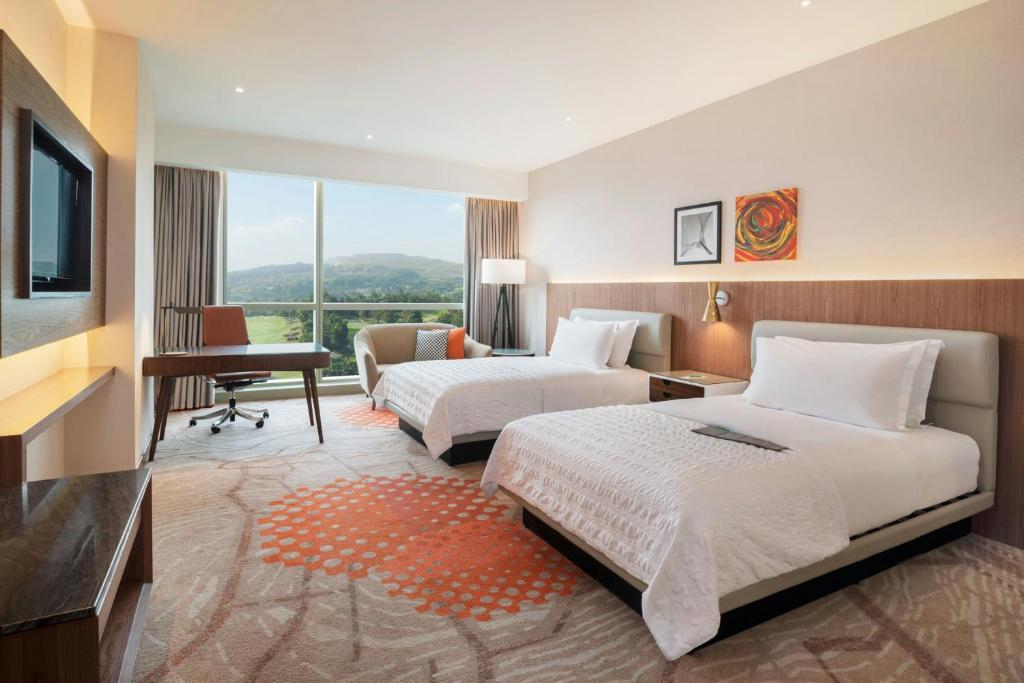 Postel nebo postele na pokoji v ubytování Le Meridien Putrajaya