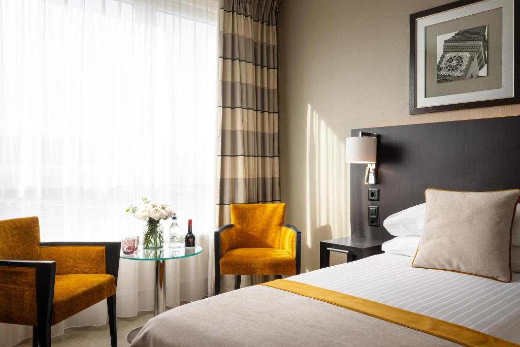 Postel nebo postele na pokoji v ubytování Auteuil Manotel