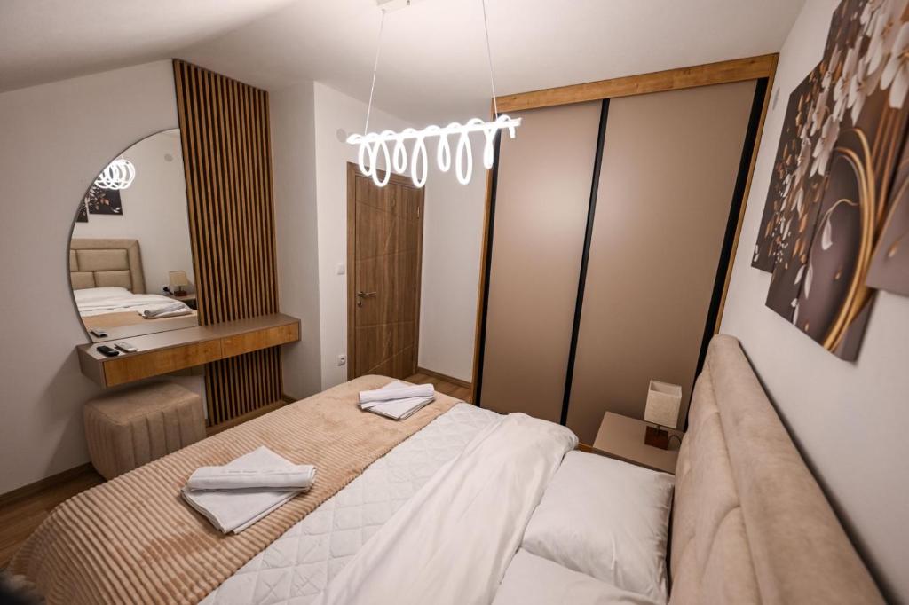 Postel nebo postele na pokoji v ubytování Apartmani EMA SL