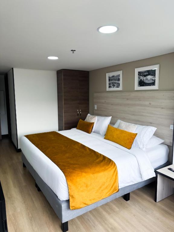 Postel nebo postele na pokoji v ubytování Hotel WLH Gold Bogota