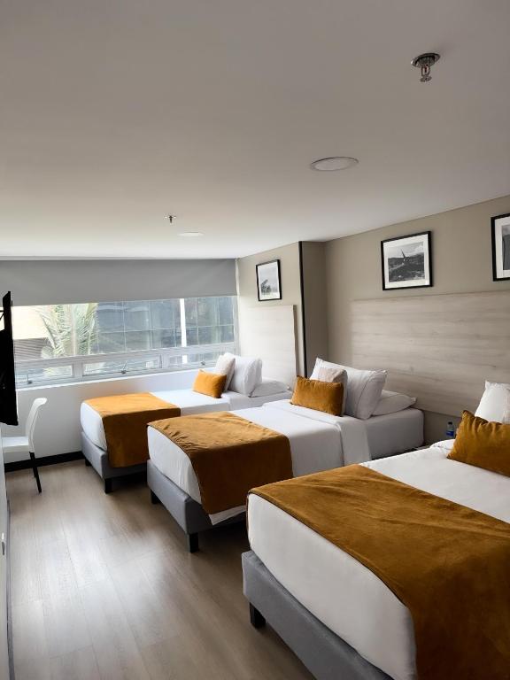 Postel nebo postele na pokoji v ubytování Hotel WLH Gold Bogota