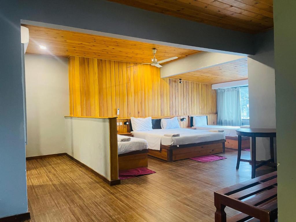 Postel nebo postele na pokoji v ubytování Suncoast Beach Hotel