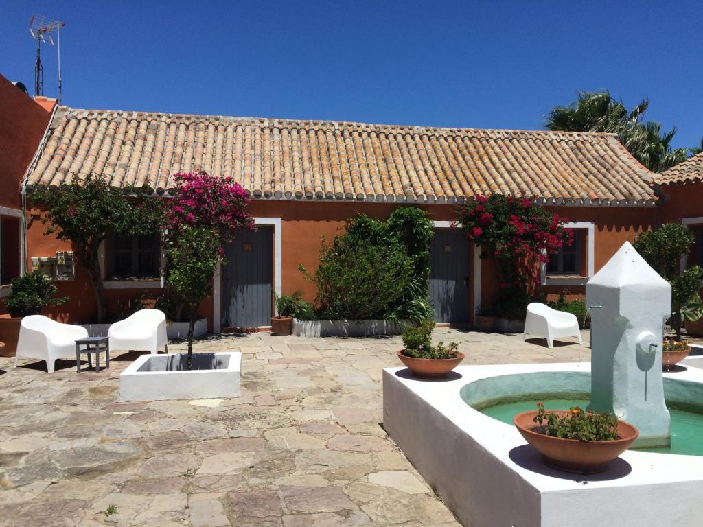 a house with a courtyard with a swimming pool at Cortijo El Pozuelo in Tarifa