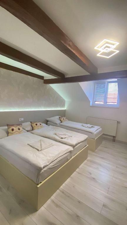 Postel nebo postele na pokoji v ubytování Hotel U Radnice Aš