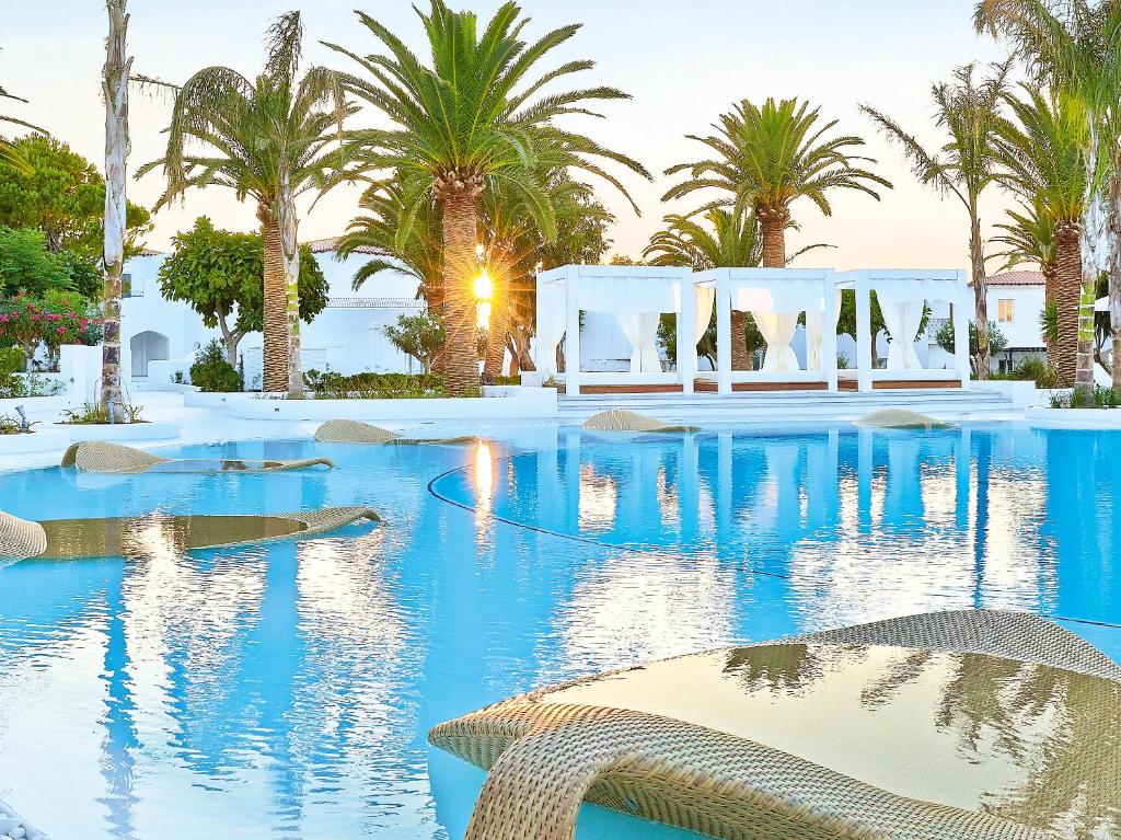 Bazén v ubytování Caramel, A Grecotel Resort to Live nebo v jeho okolí