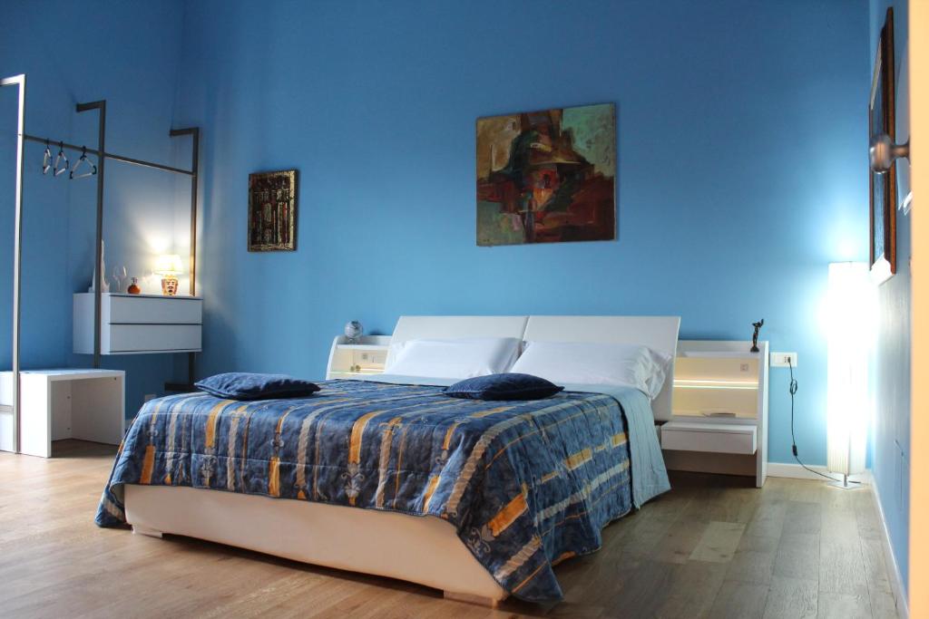 Postel nebo postele na pokoji v ubytování FALSTAFF Rooms & Suites