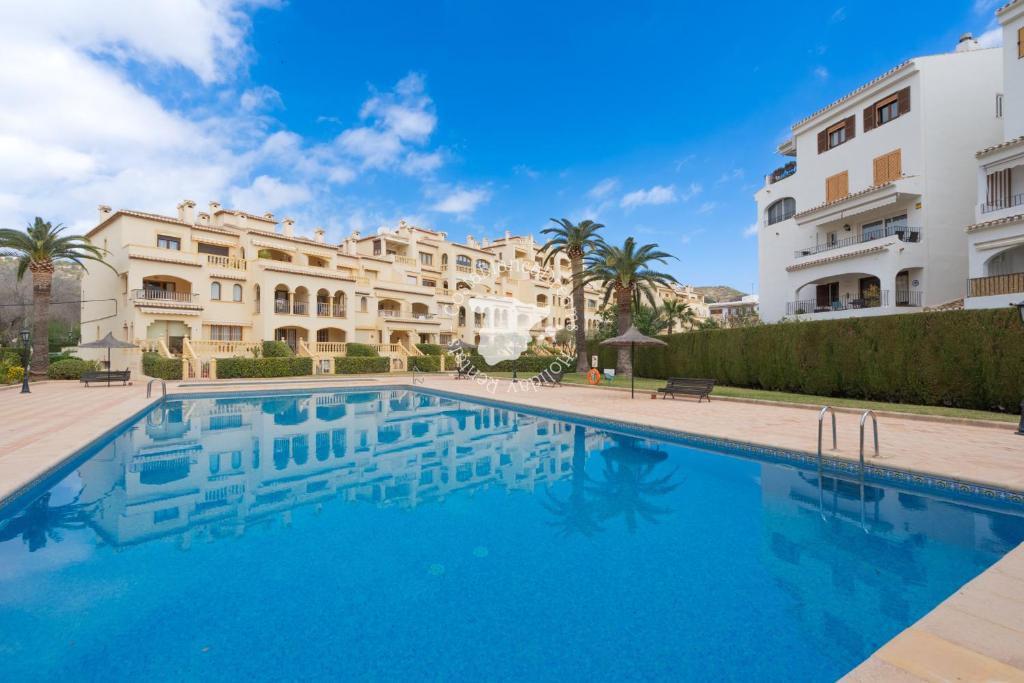 a large swimming pool in front of a building at Apartamento Margarita in Aduanas