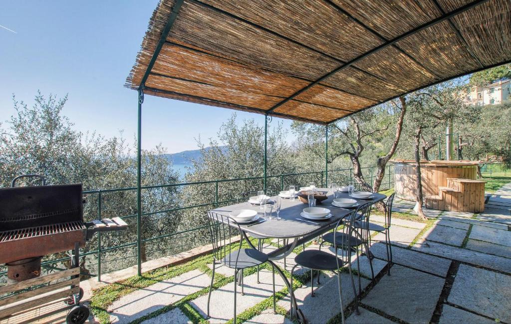a table and chairs on a balcony with a grill at Stunning Home In Zoagli With Wifi in Zoagli