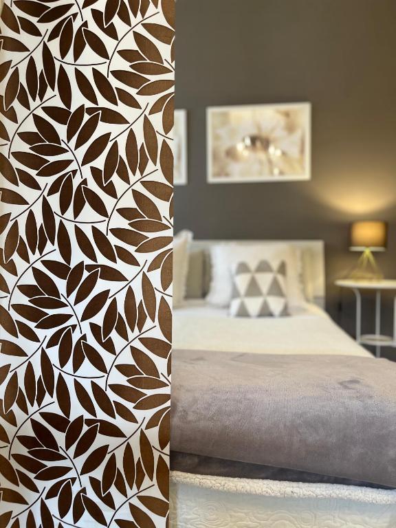 A bed or beds in a room at Your Studio Apartment in Sirmione