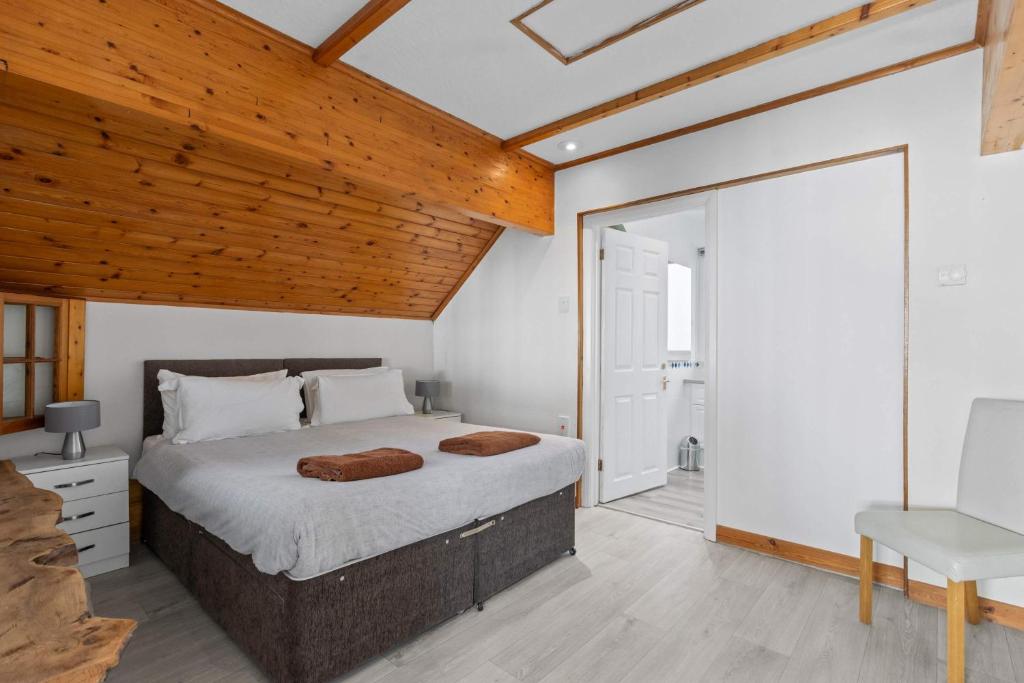 Postel nebo postele na pokoji v ubytování Family Beachfront Bliss Sleeps 10