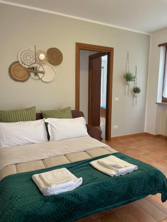 a bedroom with two beds with towels on them at Mimì apartment - Vicino a Gardaland in Peschiera del Garda