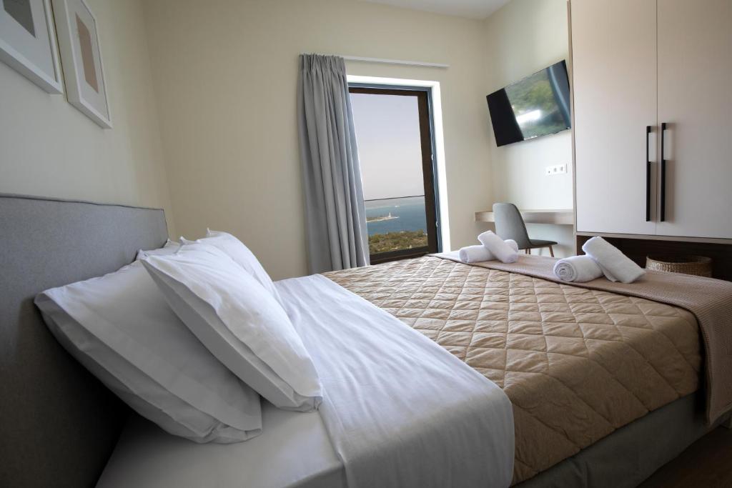 Postel nebo postele na pokoji v ubytování Trinasus Hotel