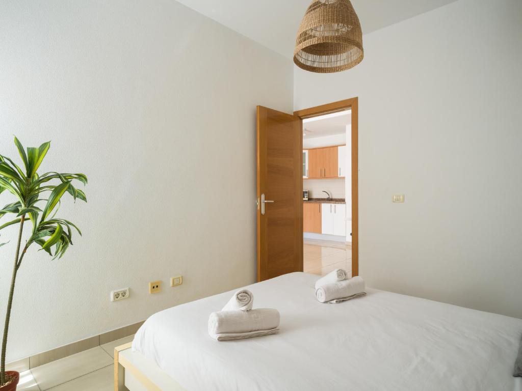 A bed or beds in a room at Remote workers house By CanariasGetaway