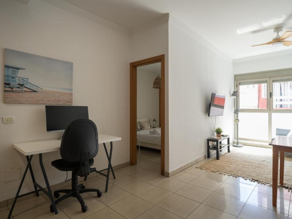 A television and/or entertainment centre at Remote workers house By CanariasGetaway