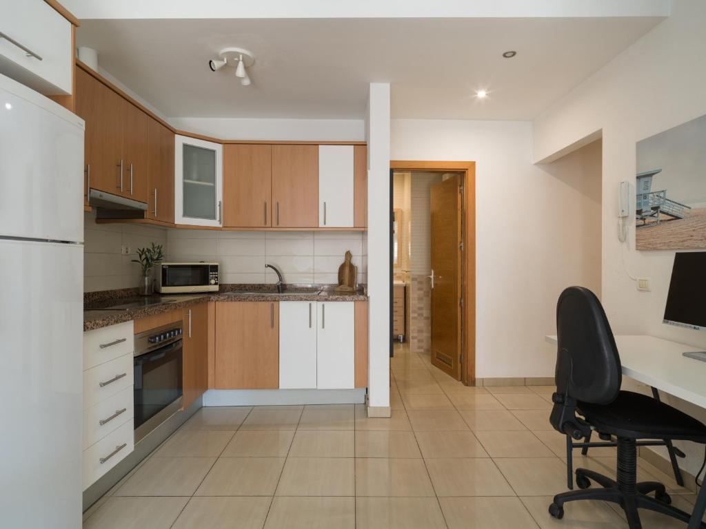 A kitchen or kitchenette at Remote workers house By CanariasGetaway