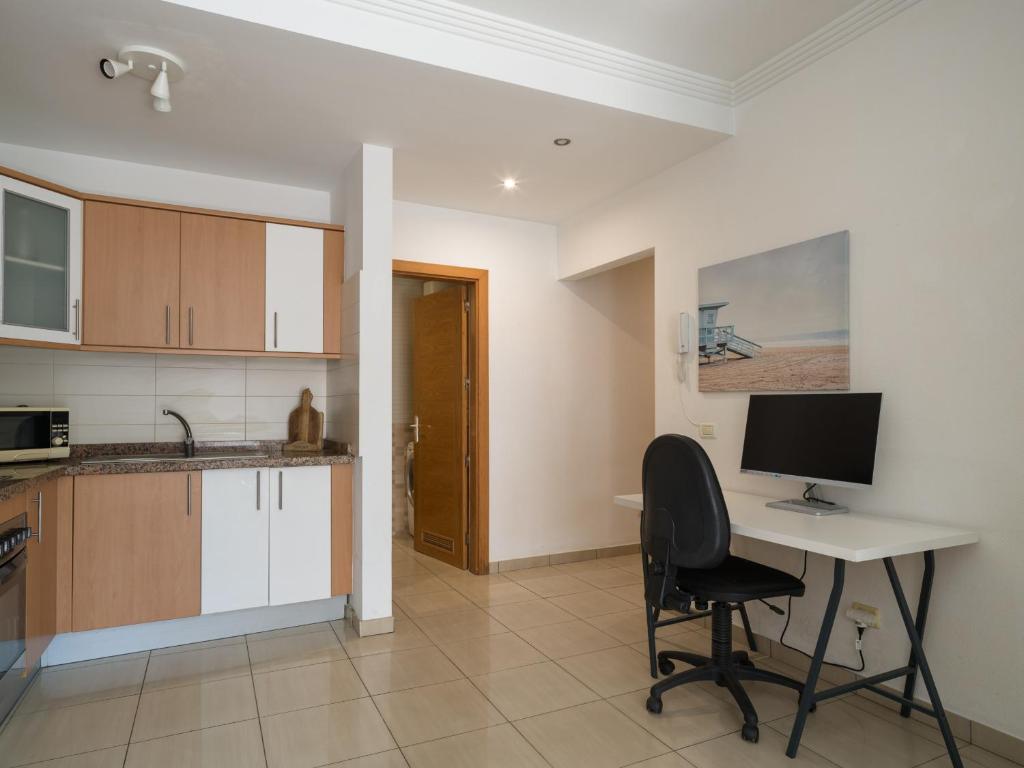 A kitchen or kitchenette at Remote workers house By CanariasGetaway