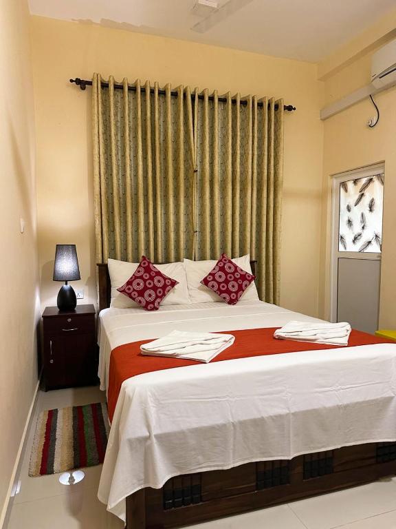 Lahiru Airport Villa - 11