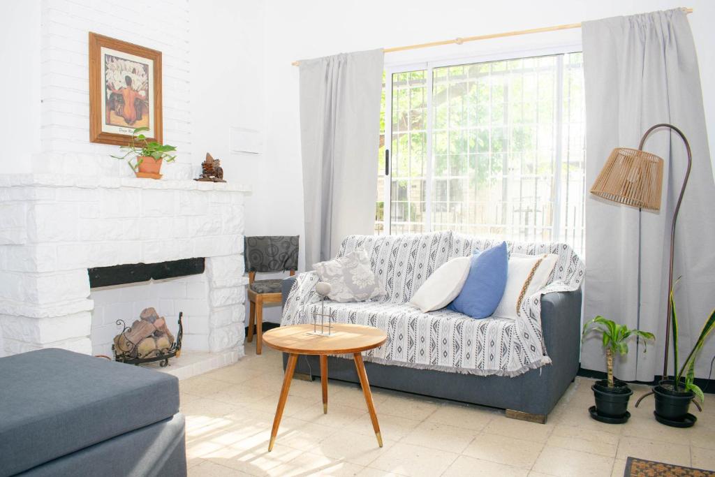 Χώρος καθιστικού στο Postales de la 5ta