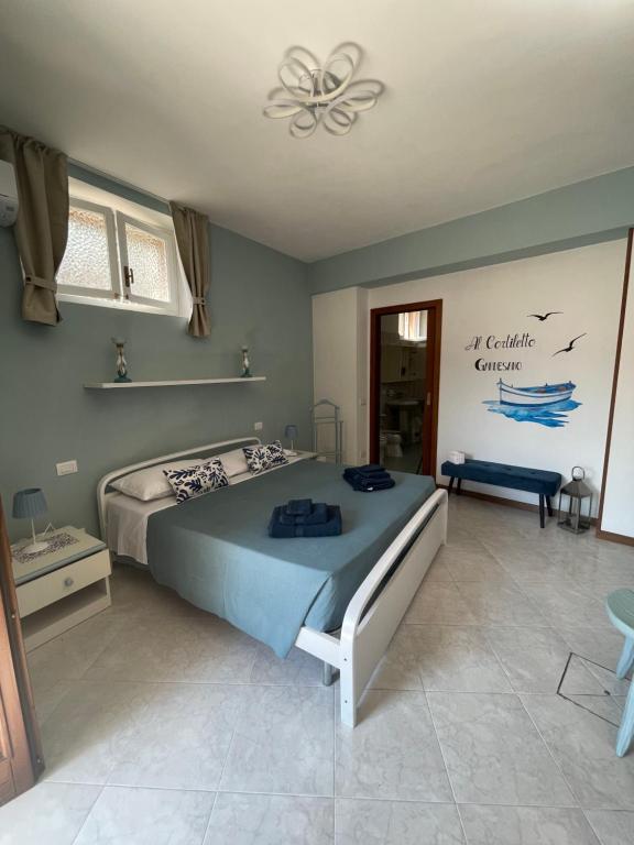 Postel nebo postele na pokoji v ubytování Il Cortiletto Gardesano