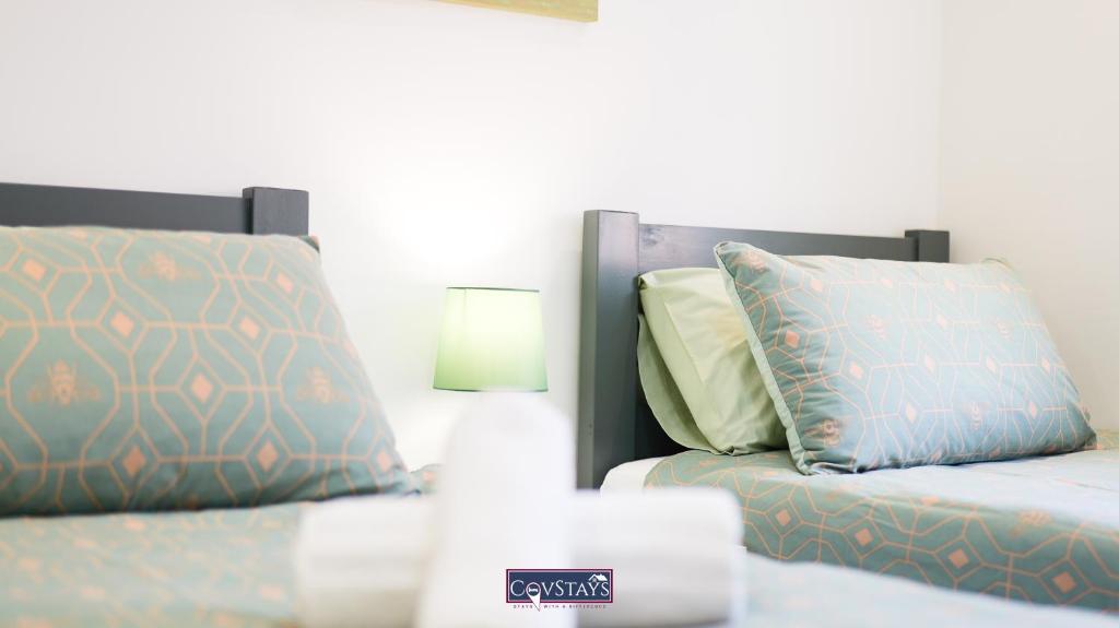 Old Silk Apartments - Luxury Studios, 1 & 2-beds in Coventry City Centre by COVSTAYS - Deluxe Queenstudio