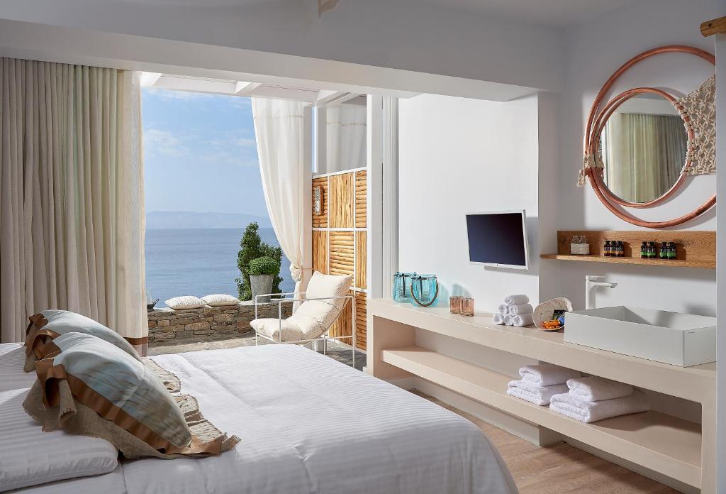 A bed or beds in a room at Canal Suites