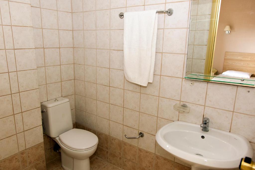 A bathroom at Mithos Apartments