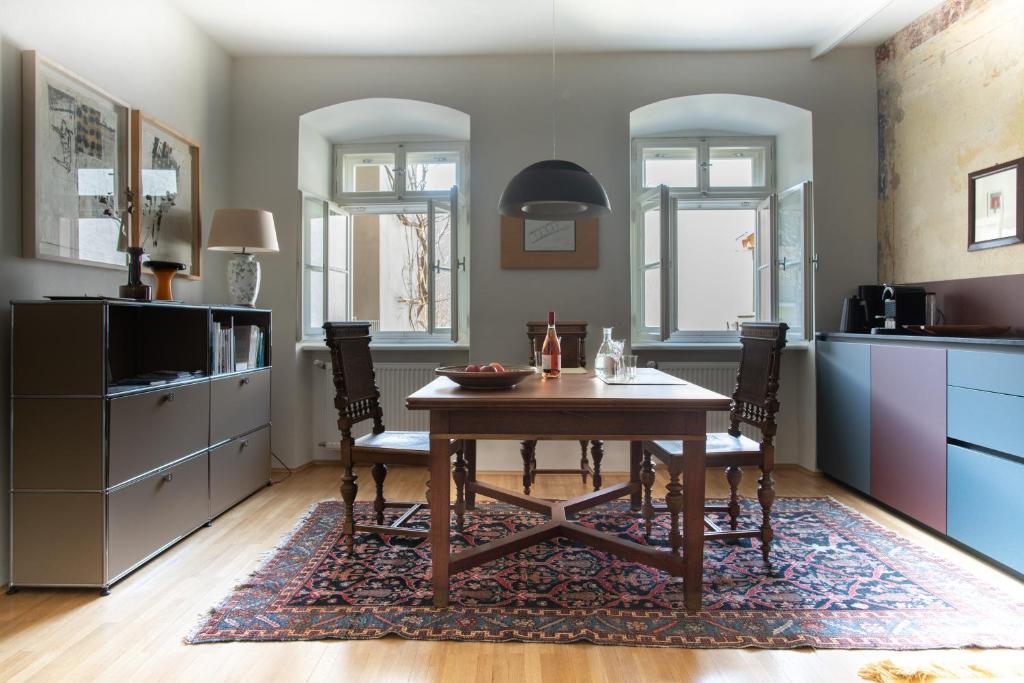 a kitchen with a table and chairs in a room at apartment beletage in San Lorenzo di Sebato