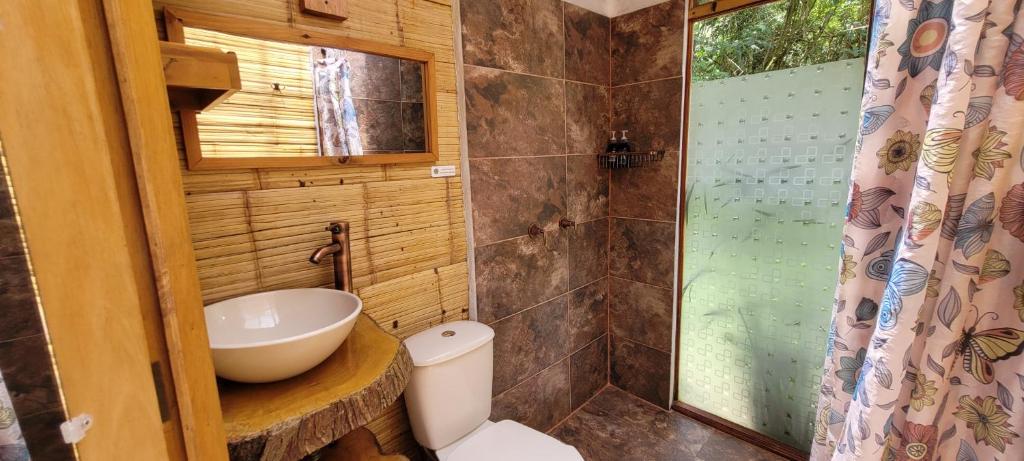 Koupelna v ubytování Exclusivo Cocora con Jacuzzi Salento Quindio