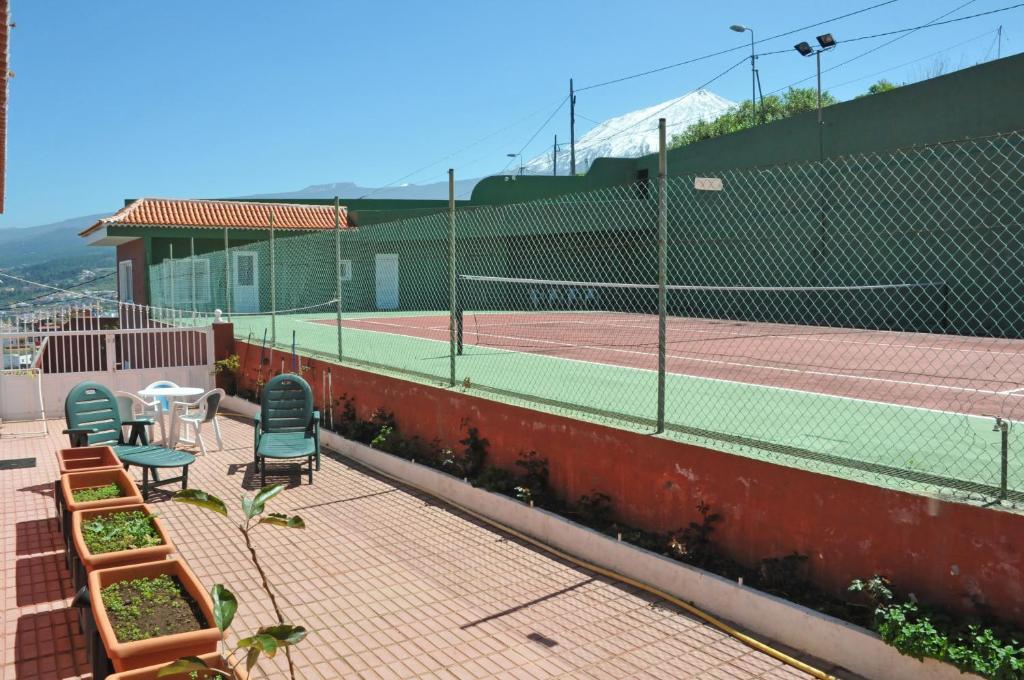 Tenis alebo squash v ubytovaní Vivienda Vacacional Paseo Mirabal alebo jeho okolí