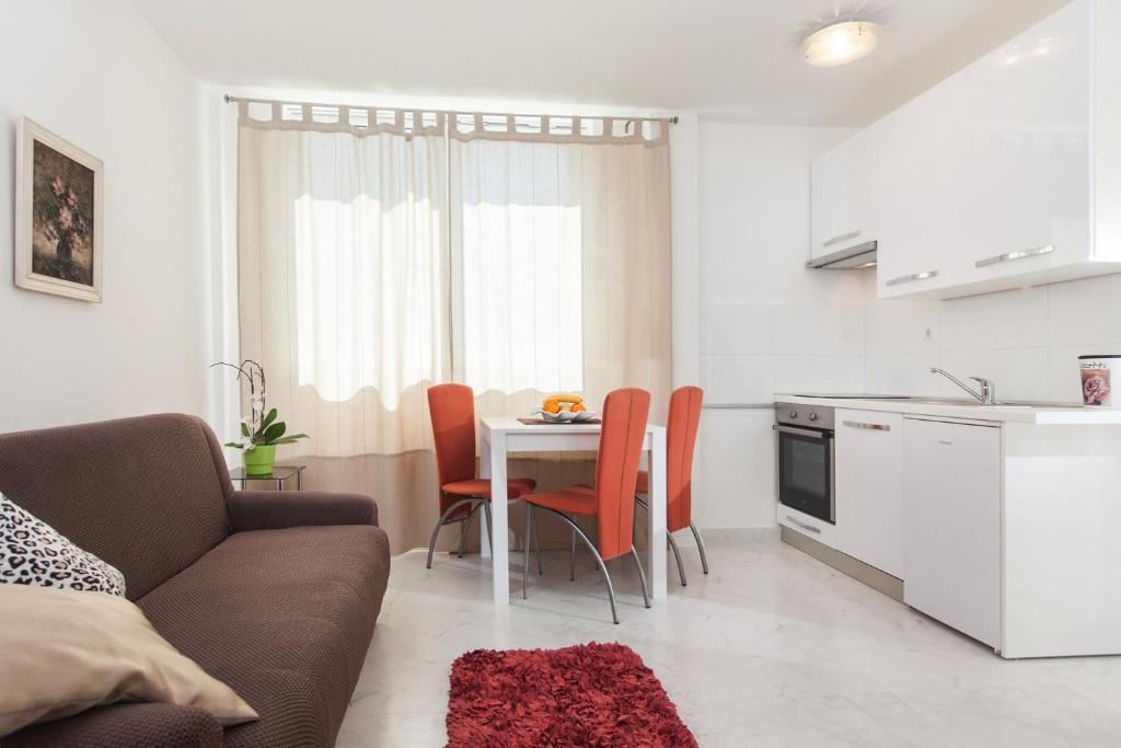 Kuchyň nebo kuchyňský kout v ubytování Apartments Filipeti