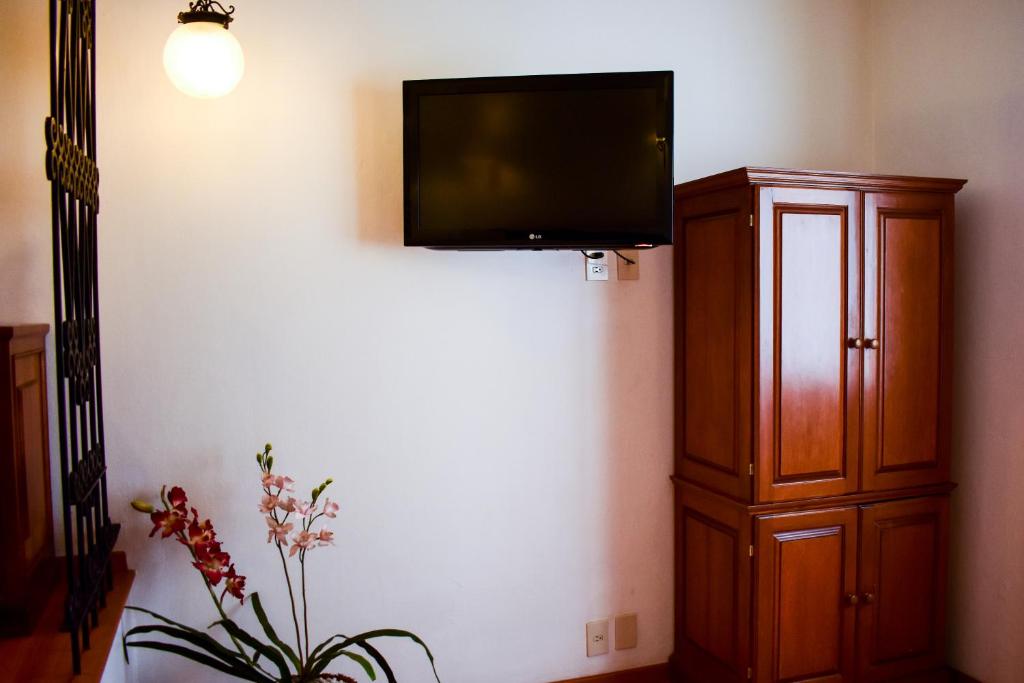 TV a/nebo společenská místnost v ubytování Hotel de Mendoza