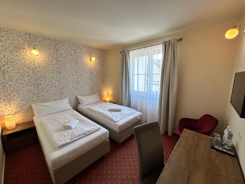 Postel nebo postele na pokoji v ubytování Hotel Brixen